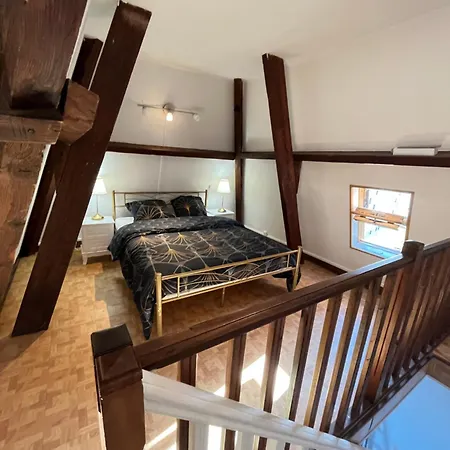 Duplex Dans Un Chateau *